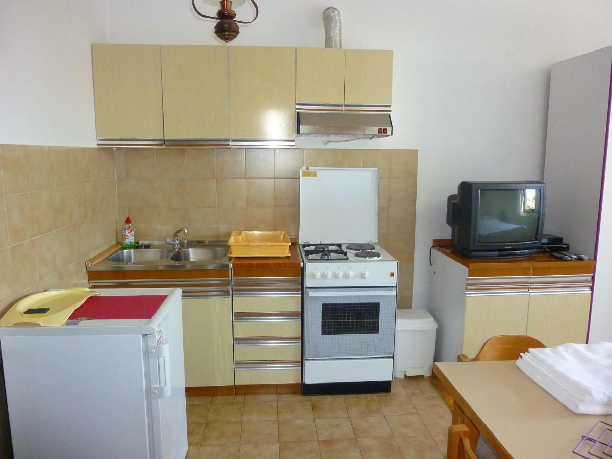 Studio Apartment Ozi Ровінь Екстер'єр фото