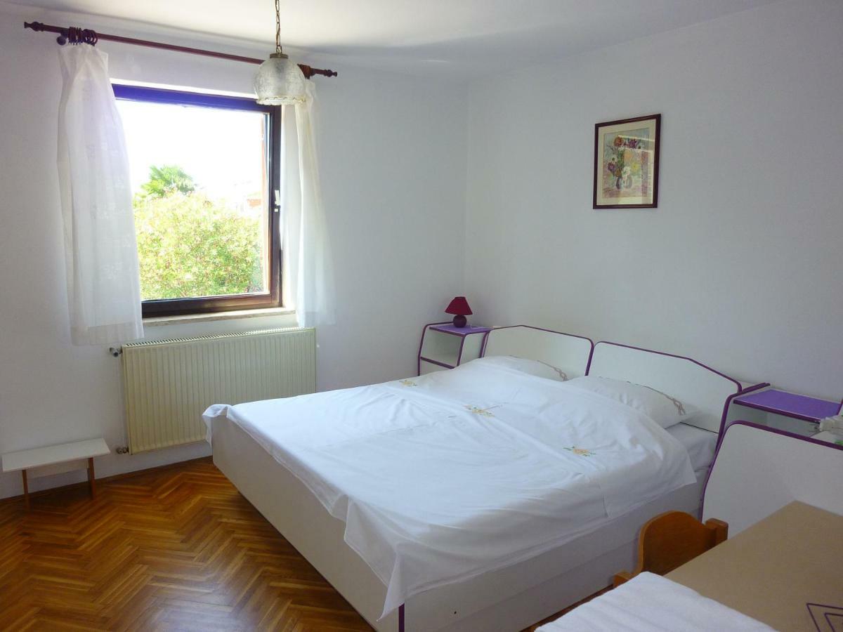 Studio Apartment Ozi Ровінь Екстер'єр фото